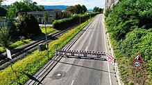 Straßensperrung hinter dem Bahnübergang in der Bahnhofstraße Richtung Sipplingen bis nach Goldbach. Hier hat sich Mittwochnacht ein ...