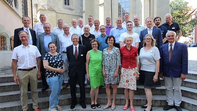Gruppenbild des neuen Gemeinderats von Überlingen. Vordere Reihe, von links: Walter Sorms, Sonja Straub, Andrej Michalsen, Marga Lenski, ...