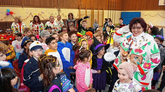 Das geht mit Abstrichen: Die Kindergärten und Schulen &ndash; hier die Katzenrölli von der Tiengener Zunft in der Hans-Thoma Schule ...