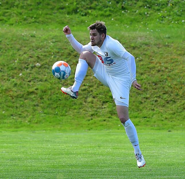 Tor zählt: Nach zwei nicht gegebenen Treffern beim 0:1 gegen den FC Schönau, freute sich Nico Ködel nun beim 3:3 des FC Erzingen beim FC ...