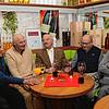 Illustre Runde beim Stammtisch im Weinkeller Fritz (von links): Peter Reiher, Paul Seeberger, Burghard von Sondern, Robert Kolb und ...