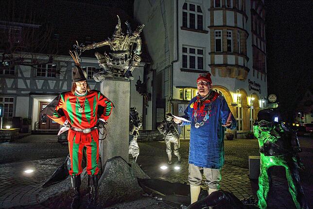 Stephan Glunk bedauert mit dem Poppele Timo Heckel das Ende eine kuriosen Fasnet.