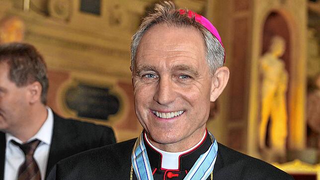 Georg Gänswein wird heute 65 Jahre alt. Das Bild zeigt ihn bei der Verleihung des bayerischen Verdienstordens.