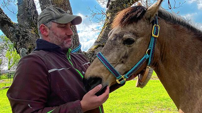 Markus Schmidt und Ponystute Roxy sind seit dem ersten Tag gute Freude.
