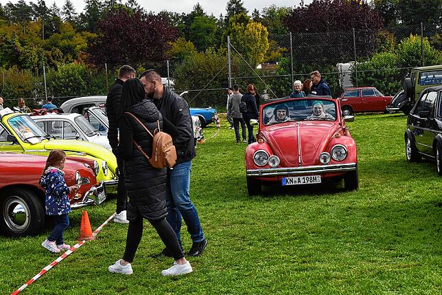 Bild 1: Oldtimer, Schlachtplatte, Musik: So war das Herbstfest in Orsingen