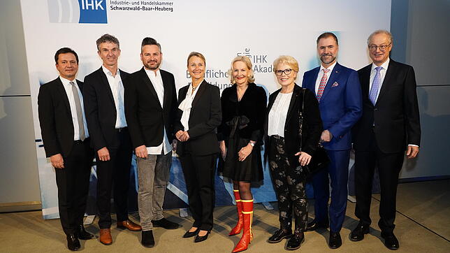 Thomas Albiez, Achim Scheerer, Frederik Pferdt, Birgit Hakenjos-Boyd, Gaby Hauptmann, Bettina Schuler-Kargoll, Steffen Würth (von links).