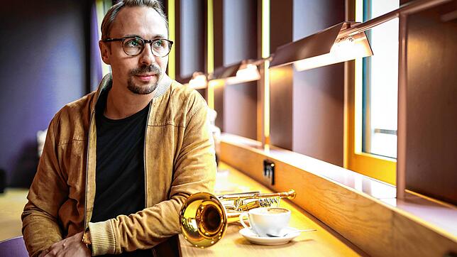 Menzel Mutzke hat soeben sein Debutalbum &bdquo;Spring&ldquo; veröffentlicht.