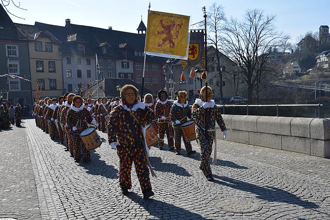 Bild 11: Narrolauf in Laufenburg 2025: Diese Bilder zeigen den farbenprächtigsten Umzug des Jahres!
