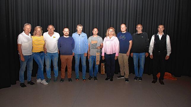 Der alte und neue Vorstand und Jubilare (von links): Gernot Schreck, Carmen Sandmann, Gerhard Heizmann, Dominik Reutebuch, Günter Kopp, ...