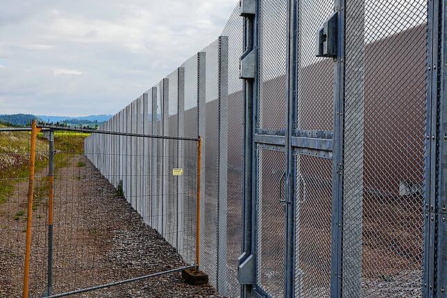 Dreiteiliges Bollwerk: Auf den äußeren Zaun folgt die Mauer, dahinter noch einmal ein Zaun.