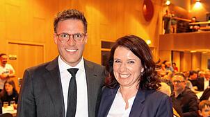 Der CDU-Landesvorsitzende Manuel Hagel gratuliert Ilona Boos zu ihrer Nominierung für die Landtagswahl am 8. März 2026. Boos gewinnt am ...