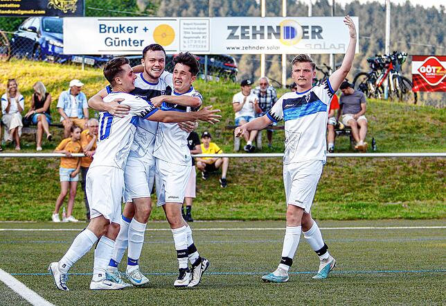 Bild 3: Der FV Tennenbronn gewinnt gegen den FC Öhningen-Gaienhofen. Wir haben die besten Bilder!