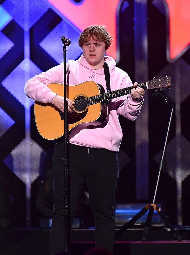 Das Aussehen ist dem schottischen Sänger Lewis Capaldi einfach egal.