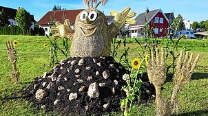 Da vergeht auch dem kleinen Maulwurf das Lachen. Die Figur hatte die KLJB Schwenningen für den Strohpark 2024 gebaut.