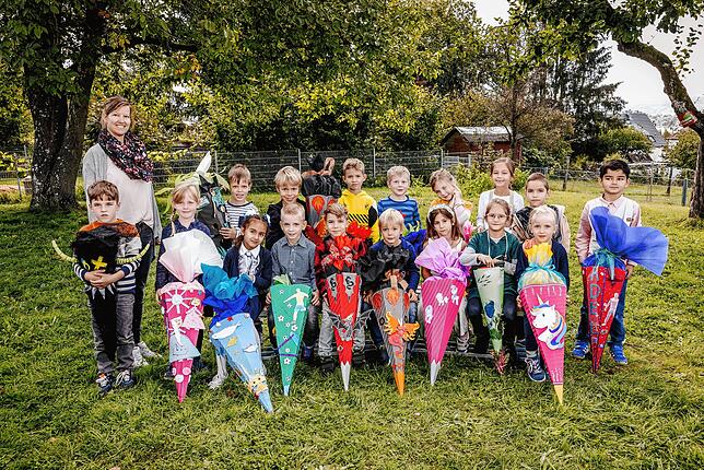 Die Klasse 1a der Grundschule Allensbach, mit ihrer Klassenlehrerin Frau Annette Mathis. Die Klassenlehrerin Frau Kristina Neuhaus fehlt ...