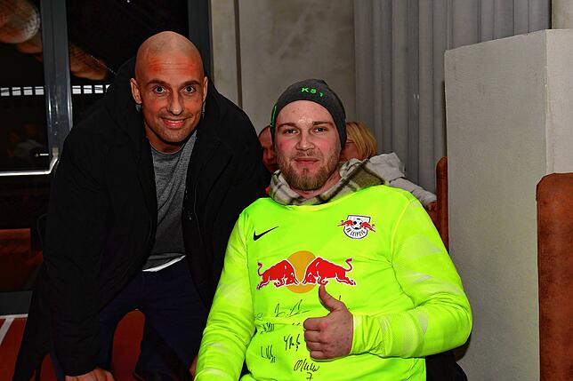Bild 15: RB Leipzig bereitet Kevin Simanowski einen herzlichen Empfang &ndash; und wir haben Bilder!
