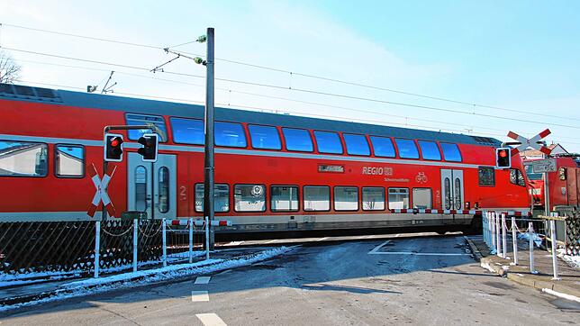 In Mühlhausen-Ehingen werden in Kürze die Bahnübergänge modernisiert. Während der vierwöchigen Arbeiten kommt es zur kompletten Sperrung ...