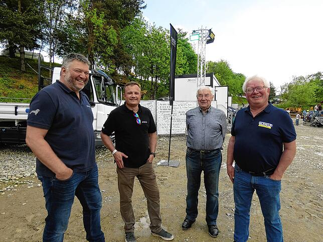 Bild 32: Bilder von der Jahrhundertparty im Festzelt mit Live-Acts und mega Stimmung