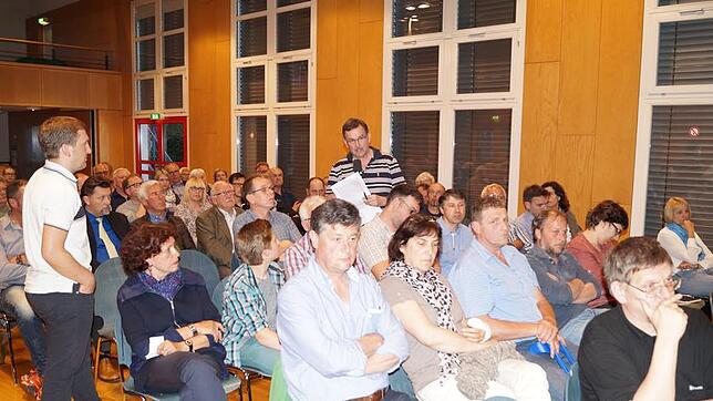 Großes Interesse zeigten die Krauchenwieser Bürger an der Informationsveranstaltung zum Thema Windkraftanlage.