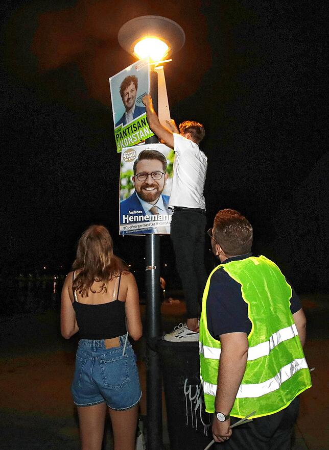 In der Nacht auf Sonntag, 16. August, hängten die ersten drei der derzeit fünf Bewerber für das Amt des Konstanzer Oberbürgermeisters ...
