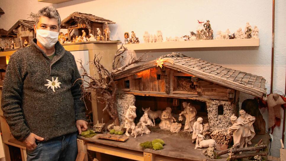 Bild : Von der uralten Schindel zur schmucken Weihnachtskunst: So entsteht eine handgebaute Krippe