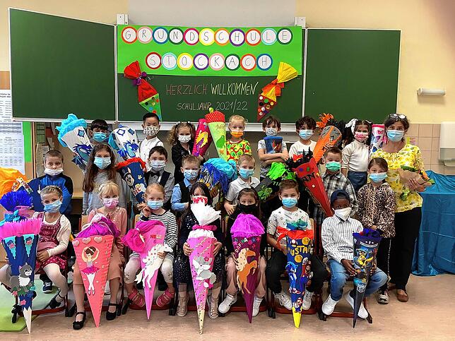 Herzlich Willkommen in der Grundschule Stockach: Die Schüler der Klasse 1d schauen gespannt in ihre Zukunft. Begleitet werden sie von ...