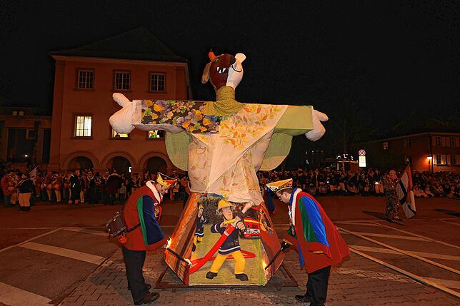Bild 5: Fasnacht 2025 in Konstanz: So erlebt der Stephansplatz das flammende Spektakel