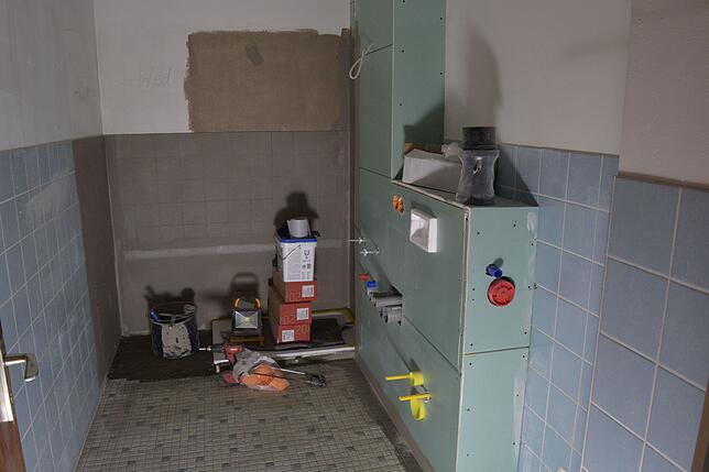 Seit über einem Monat hat das Ehepaar Anita Huber und Kurt Richter schon kein Badezimmer. Erst vor wenigen Tagen wurden die Bauarbeiten ...
