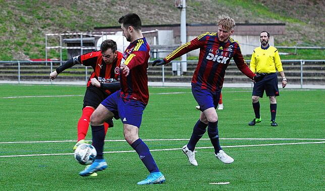 Bild 13: FC 08 Bad Säckingen ist enttäuscht nach dem 2:2 gegen den SC Lauchringen &ndash; wir haben die Bilder!