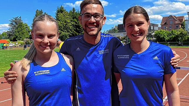 Amelie Arians (von links), Thomas Kamenzin und Fabien Braun vom TV Engen freuen sich über gute Sprint- und Wurfergebnisse beim ...
