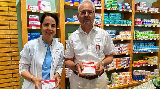 Valerie Aigner und Thomas Karcher von der Villinger Paradiesapotheke haben derzeit Antibiotika für Erwachsene vorrätig. In Sachen ...