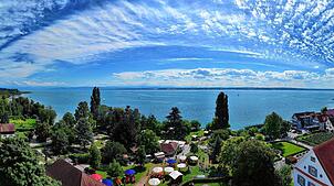 Der Familientag beim Hagnauer Ufersommer lockt zahlreiche Besucherinnen und Besucher in den Uferpark – bei strahlendem Sonnenschein und ...