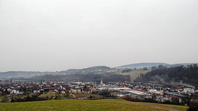 Wutöschingen erstreckt sich im Wutachtal im Osten vom Ortsrand des Ortsteils Degernau bis kurz vor den Ortsteil Schwerzen im Westen.