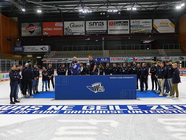 Geschäftsführer Stefan Wagner mit Stadionsprechet Domenic Liebig.