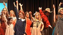 Was für ein Musical. Was für eine Inszenierung. Die tolle Bühnenschau der Musikschule in der Stadthalle erhält viel Applaus vom Publikum.