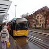 Die Linie 908 hält zweimal in der Stunde am Zähringerplatz. Von hier geht es Richtung Konzil und Konstanzer Bahnhof, dann über die ...