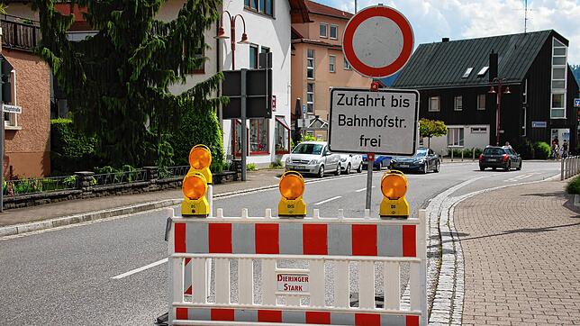 Noch herrscht für alle Verkehrsteilnehmer freie Fahrt bis zur Einmündung Bahnhofstraße. Doch im nächsten Bauabschnitt soll auch hier die ...