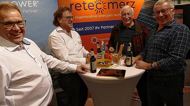 Sie sind Aussteller der ersten Stunde auf der Donaueschinger Messe Haus – Bau – Energie: Oliver Wehrle (von links) Bernhard Merz (beide ...