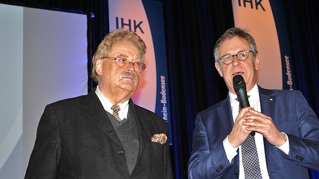 Elmar Brok (links) und Thomas Conrady beim IHK-Neujahrsempfang.