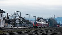 Nach vielen Jahren Triebwagenverkehr sind nun wieder mit Diesellokomotiven bespannte Personenwagenzüge an den Hochrhein zurückgekehrt, ...