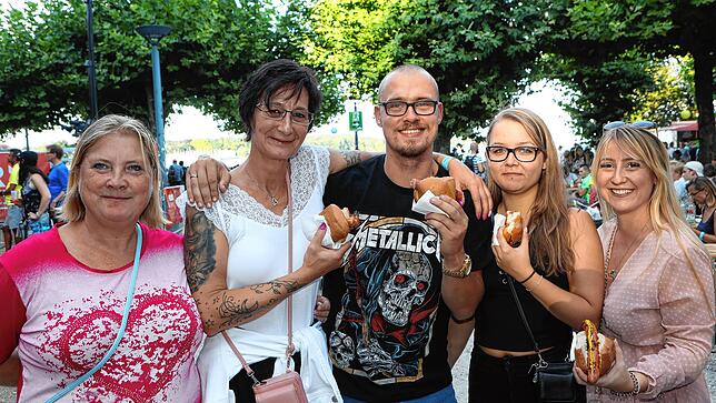 Bild 11: Konstanzer Seenachtfest 2022: Einheimische und Gäste feiern im Stadtgarten