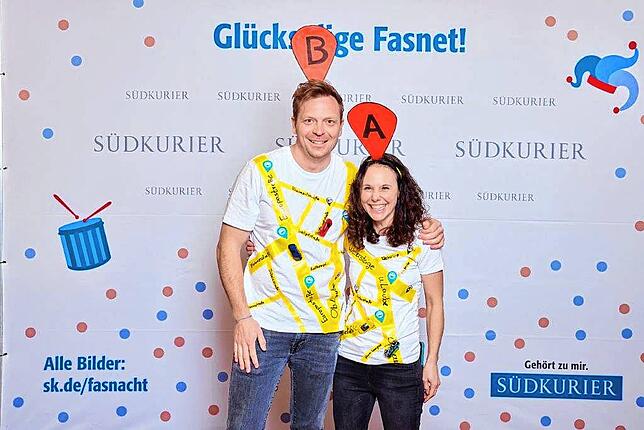 Bild 3: Gute Laune vor der SÜDKURIER-VIP-Wand bei der Fernsehfasnacht