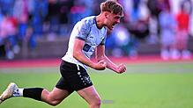 15. Saisontor: Brooklyn Lehmann vom SV Buch bejubelt seinen Führungstreffer  beim 1:1 in der Partie beim FC Schönau.