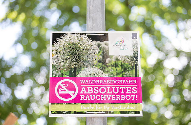 "Waldbrandgefahr. Absolutes Rauchverbot!" steht auf einem Schild bei der Landesgartenschau in Bad Iburg. Auch in den Wäldern des ...