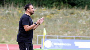 Trainer Ertan Tasdemirci und der VfR Stockach haben sich im letzten Heimspiel der Saison mit einem 3:1 über den FC Königsfeld von ihren ...