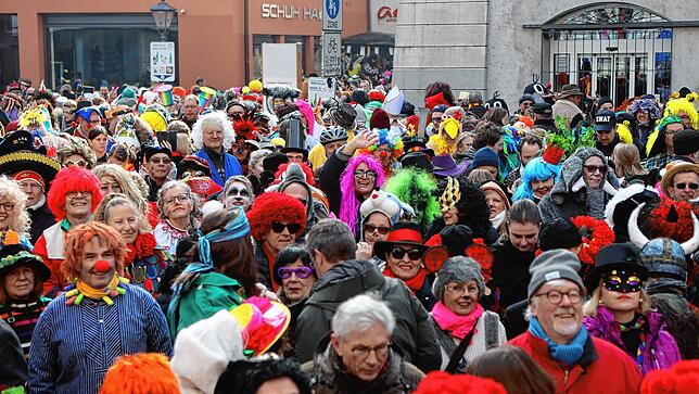 Bild 12: Schmotziger Dunschtig: Auf dem Obermarkt fällt das Jakobiner-Tribunal sein Urteil