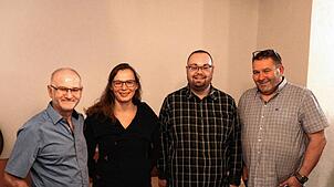 Gut angekommen: Dirigent Reiner Siebler mit den neuen Mitgliedern Birgit Schillinger, Probenkönig Sebastian Siebler und Matthias ...