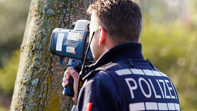 Autofahrer aufgepasst: In dieser Woche dürfte es in Baden-Württemberg öfter blitzen. (Archivbild)