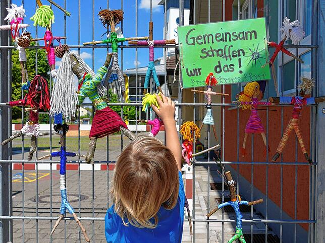 Nicht jedes Kind darf in den Kindergarten, mindestens die Hälfte muss nach der aktuellen Corona-Landesverordnung draußen bleiben. Bild: ...