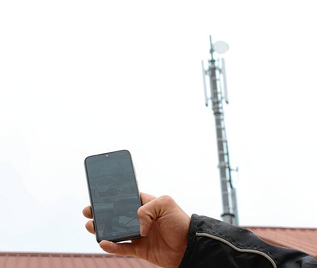 Kein Netz? Im Gewerbegebiet Branden im Ortsteil Herdwangen sorgt ein Sendemast für Empfang. Ein zweiter soll in Schönach folgen, doch ...